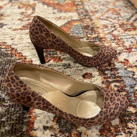 COMFORTABLE Leopard Print Heels by Bandolino size 8 - Picture 5 of 5